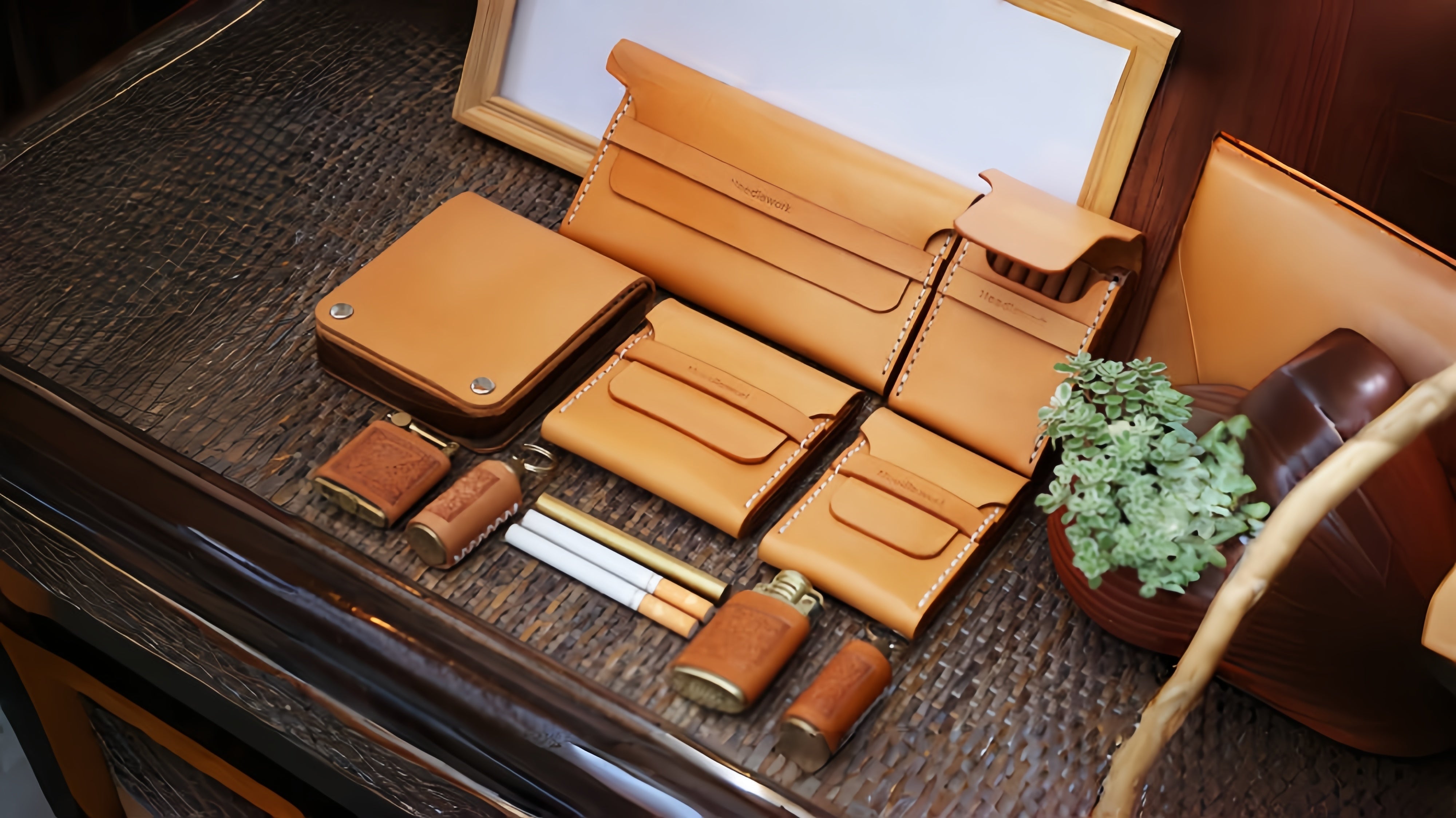 The Ultimate Guide to Italian Vegetable-Tanned Leather: Selection, Crafting & Care
