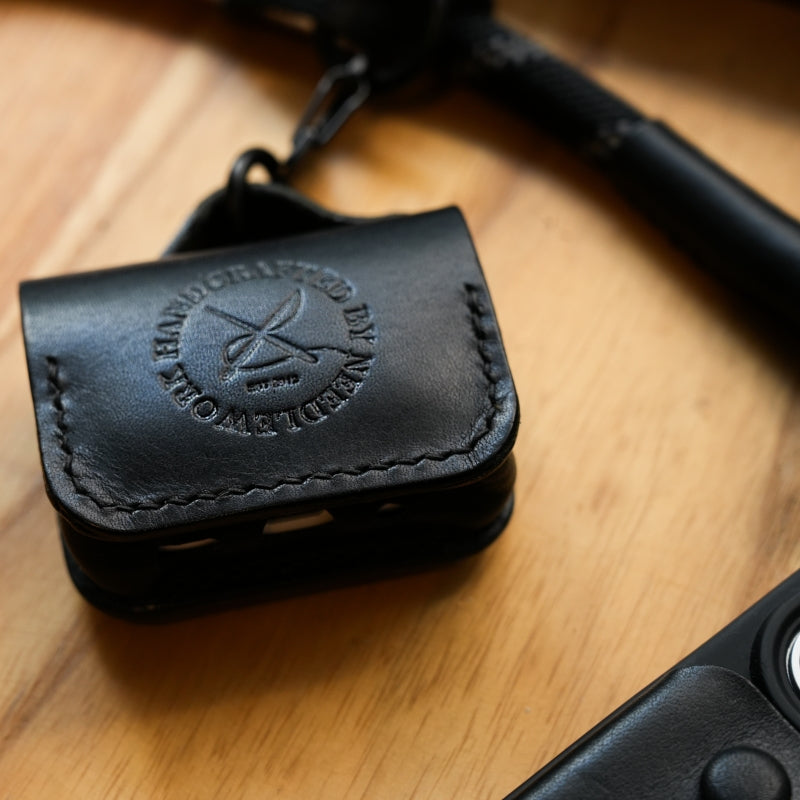 Stylish Kit! Needlework Classic-black Style iPhone 17 Series Leather Wallet Phone Case Set